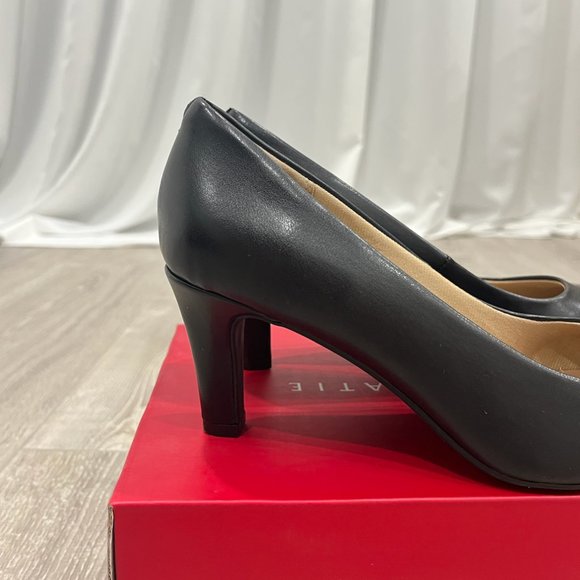 Kelly & Katie Wide Width Pump - Picture 3 of 7